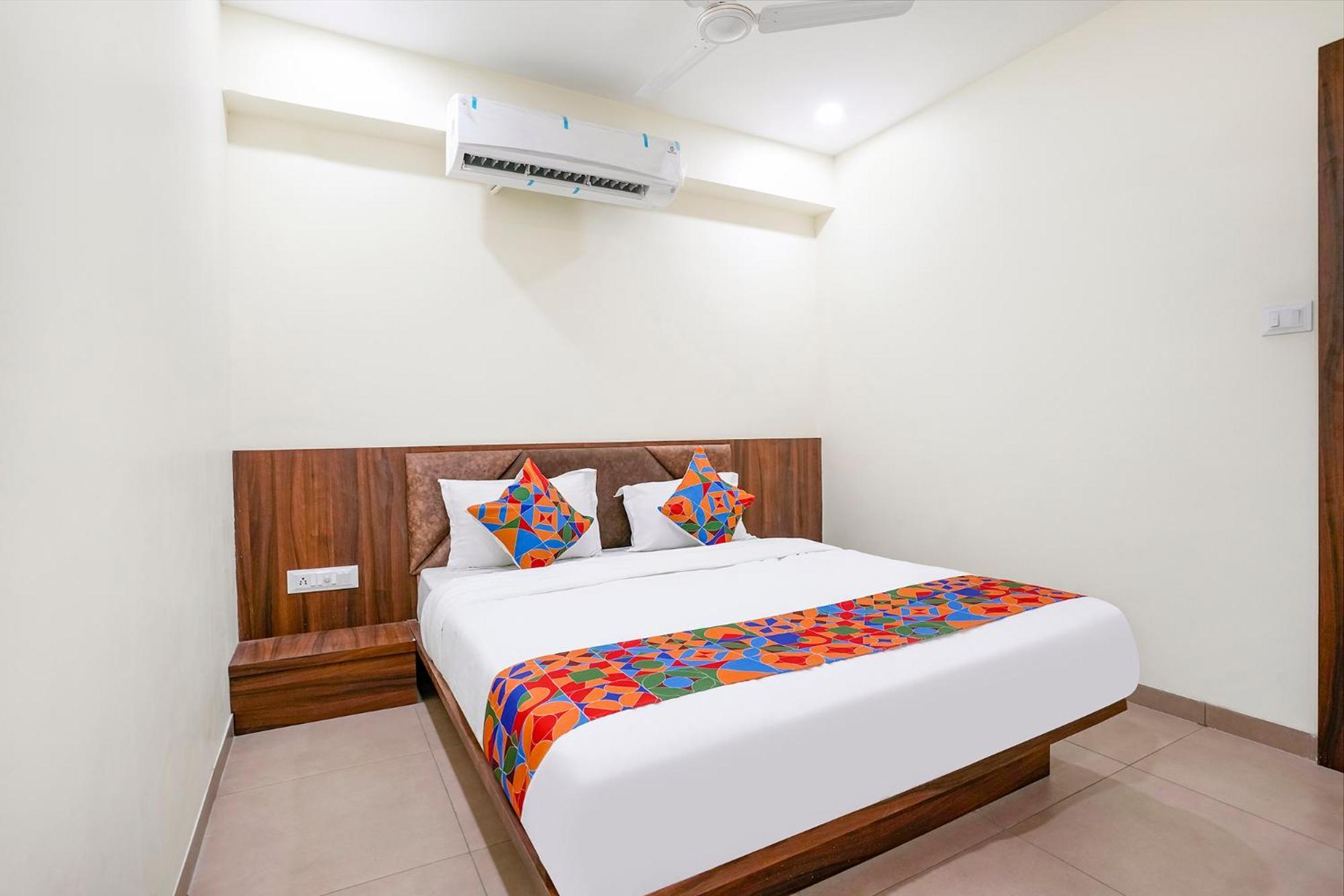 Fabhotel Hill Park I Vadodara Esterno foto
