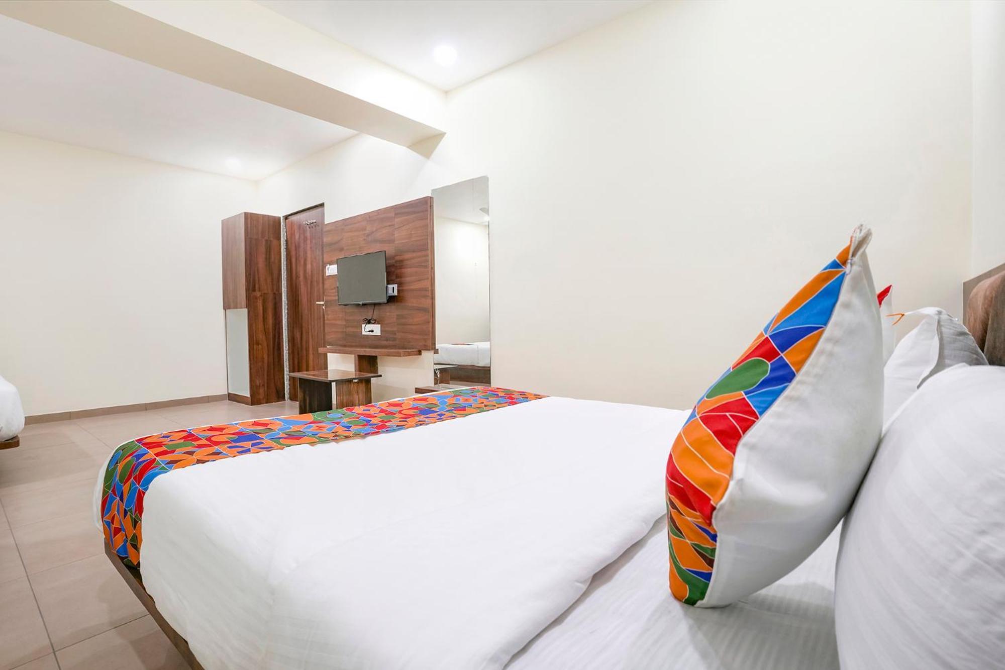Fabhotel Hill Park I Vadodara Esterno foto